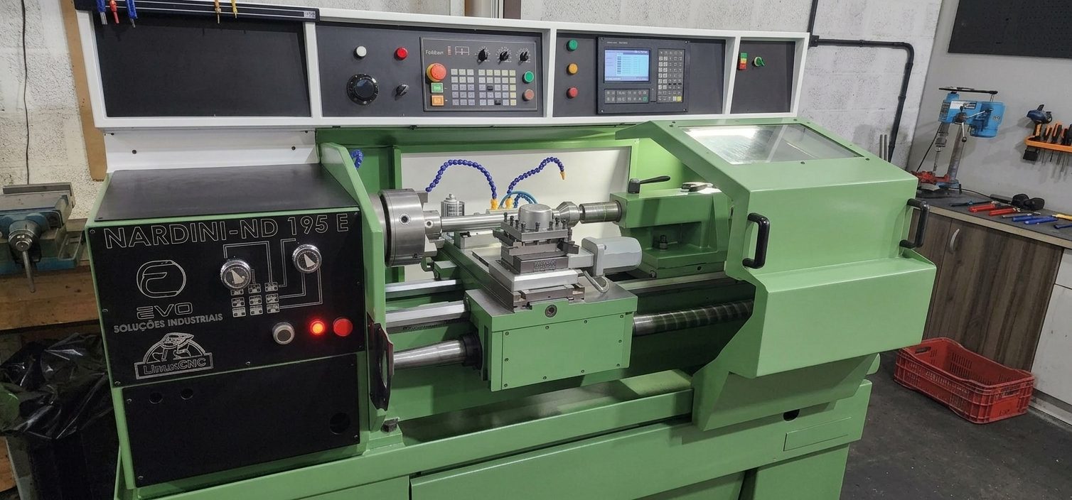 Torno CNC Nardini ND 195 E com o comando CNC próprio EVO-NC, na usinagem da EVO em Lontras/SC